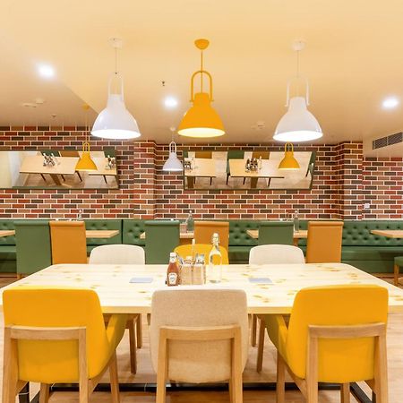 Bloom Hotel - Cr Park New Delhi Bagian luar foto