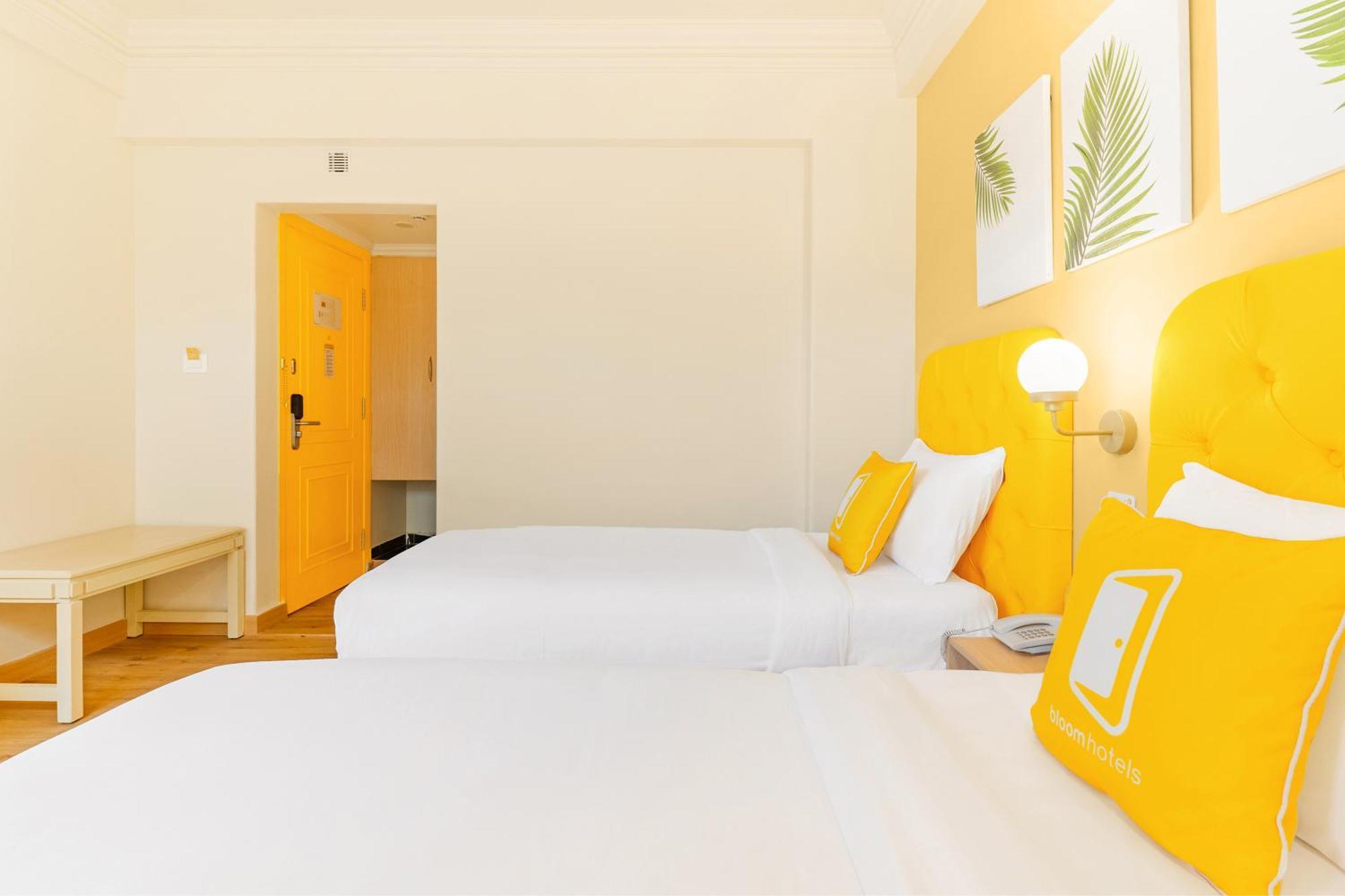 Bloom Hotel - Cr Park New Delhi Bagian luar foto