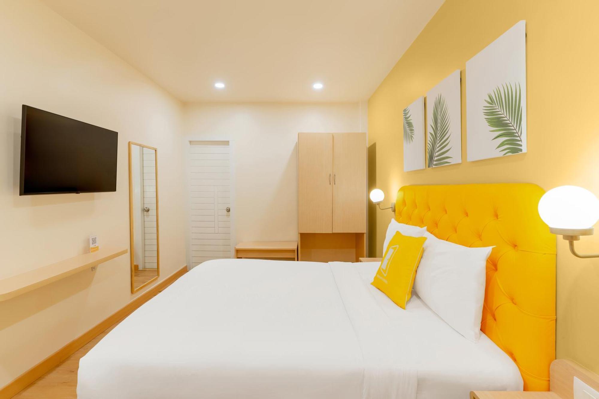Bloom Hotel - Cr Park New Delhi Bagian luar foto