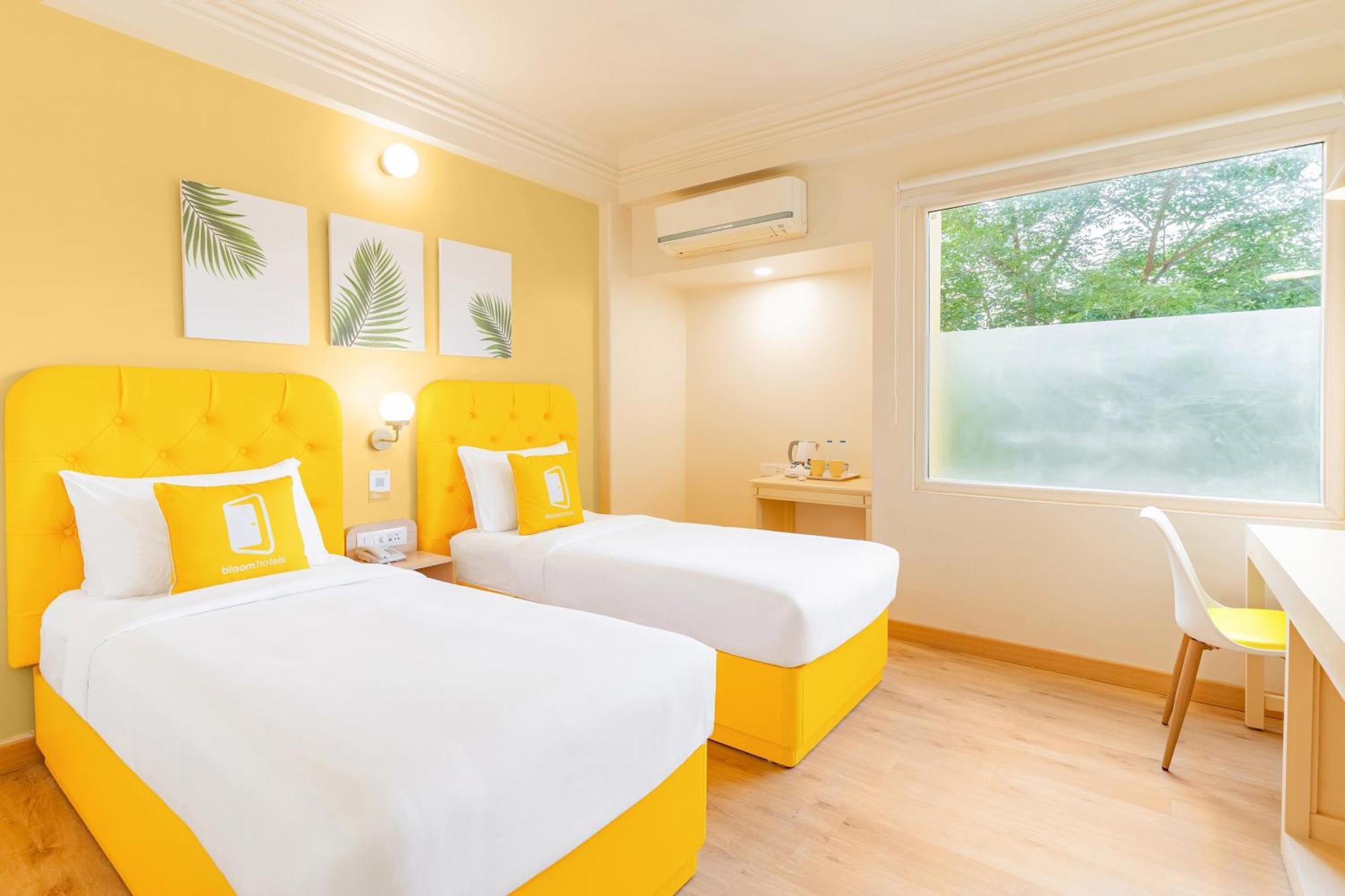 Bloom Hotel - Cr Park New Delhi Bagian luar foto
