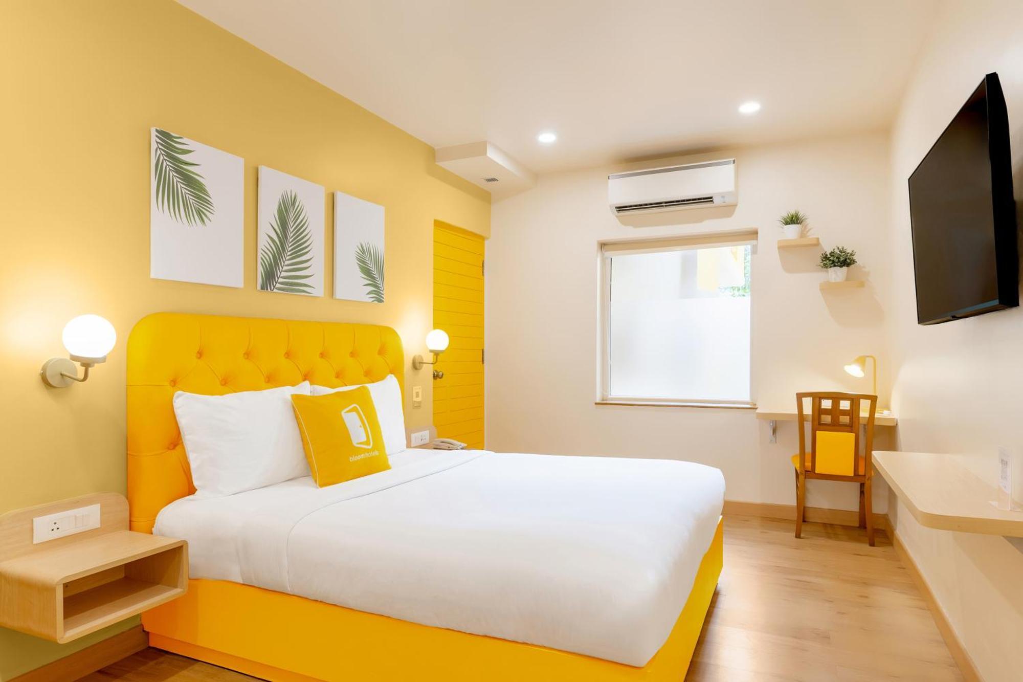 Bloom Hotel - Cr Park New Delhi Bagian luar foto