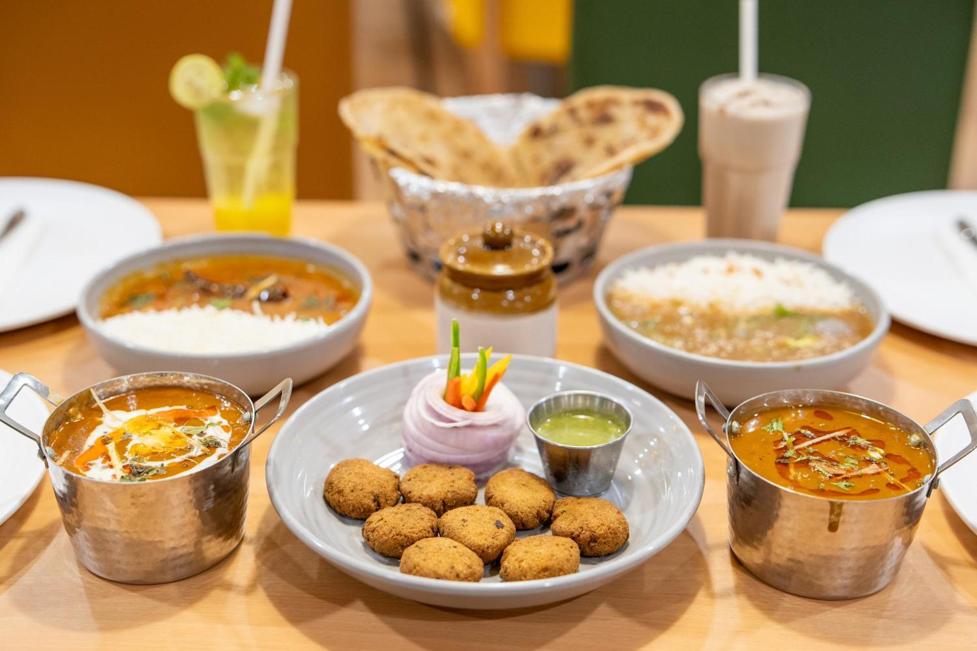 Bloom Hotel - Cr Park New Delhi Bagian luar foto