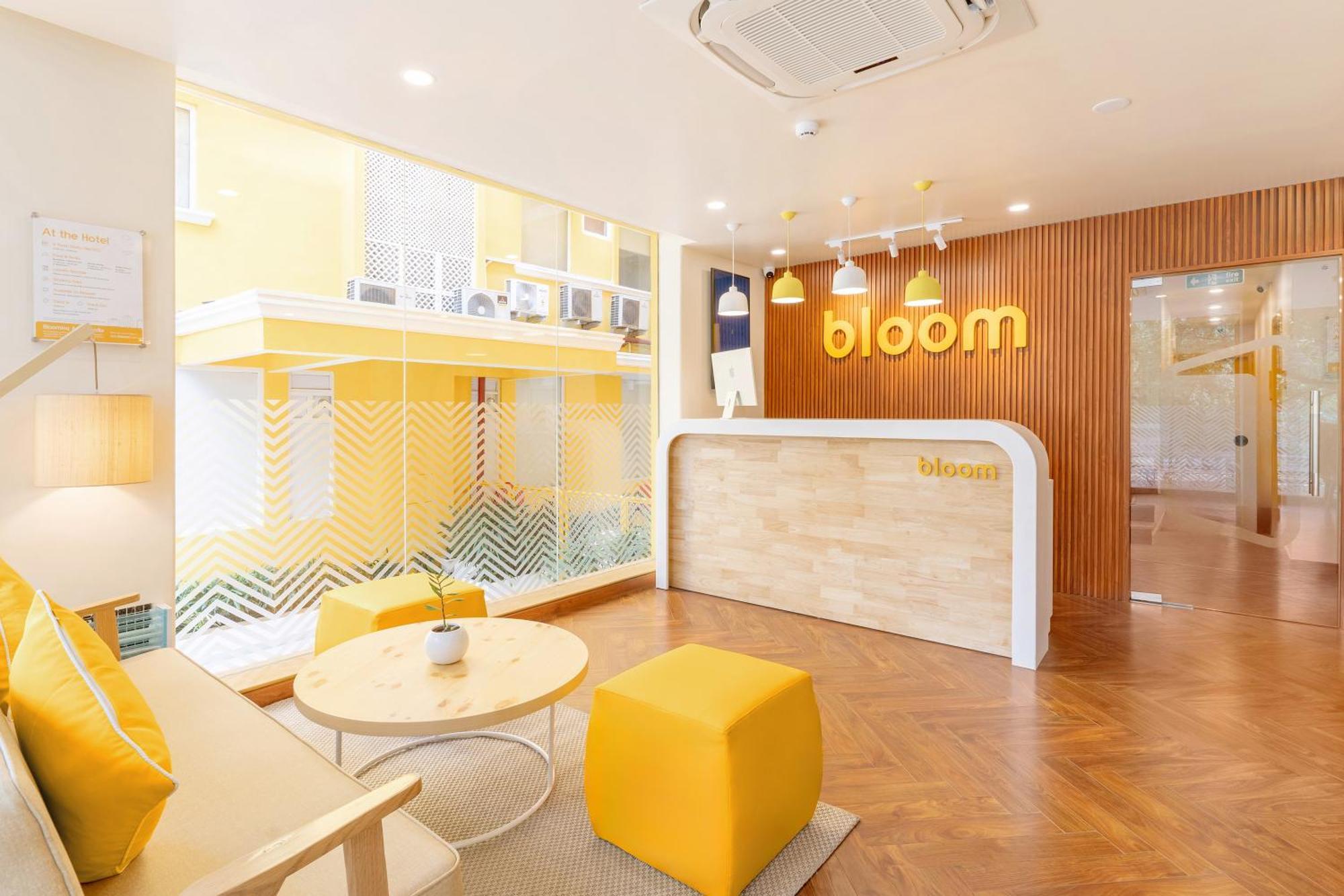 Bloom Hotel - Cr Park New Delhi Bagian luar foto